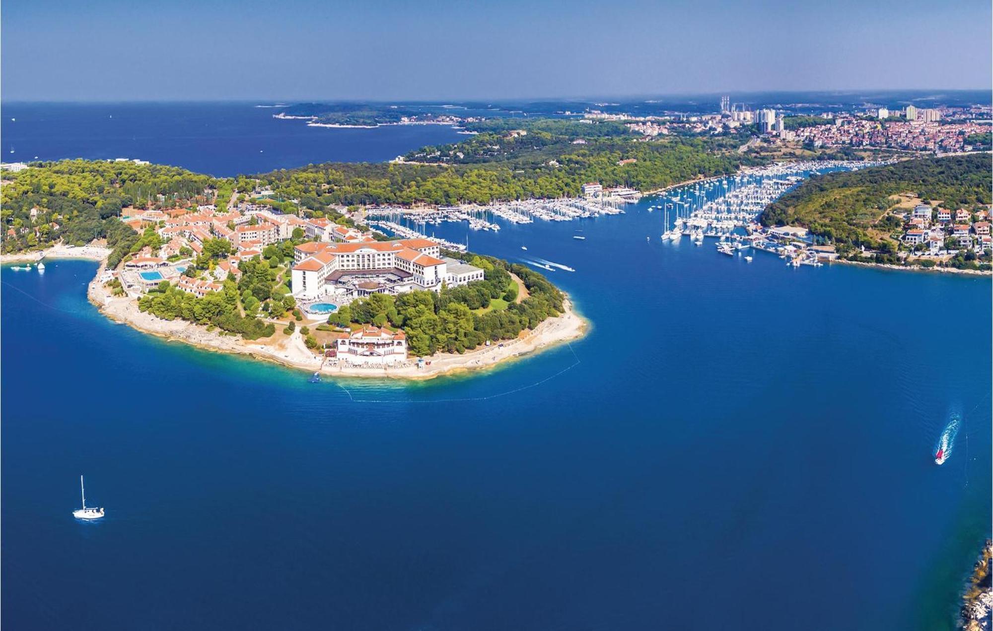 Gorgeous Apartment In Pula With House Sea View Bagian luar foto