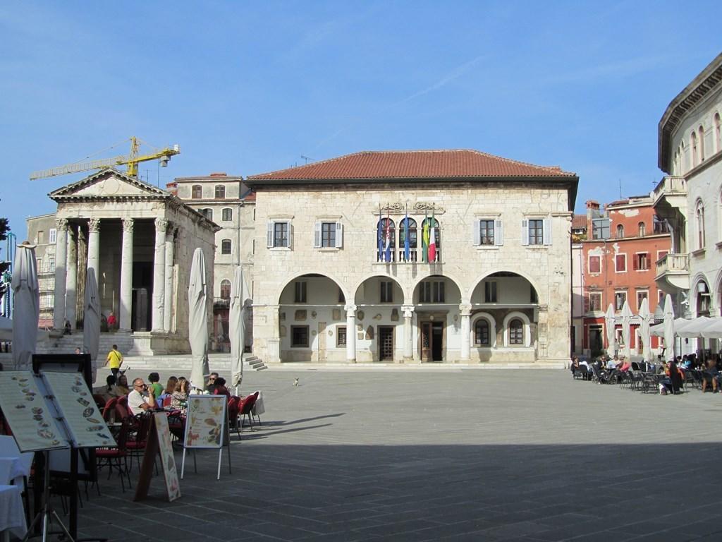 Gorgeous Apartment In Pula With House Sea View Ruang foto